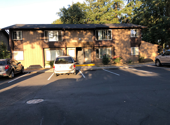Forest Park Apartments - Saint Helens, OR