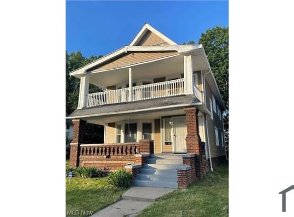 957 Parkway Rd unit 1 - Cleveland, OH