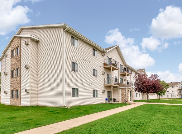 Wheatland Place Apartments & Townhomes - Fargo, ND