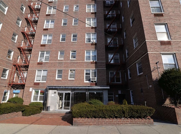 63-45 Saunders St #2D - Queens, NY