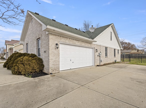 7907 Shannon Lakes Way - Indianapolis, IN