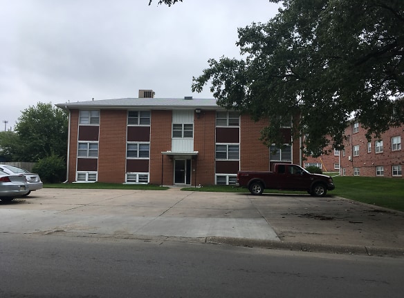 Village Court Apartments - Omaha, NE