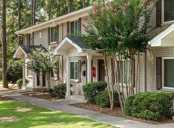 Village Gardens Apartments - Fairburn, GA