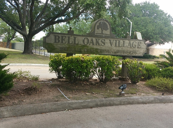 Bell Oaks Village Apartments - Bellville, TX