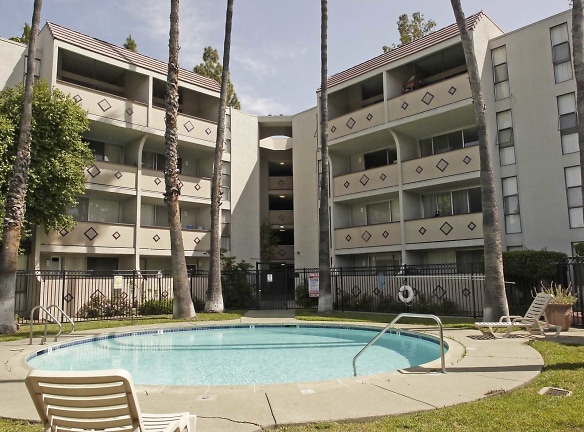 Lakeshore Apartment Homes - Concord, CA