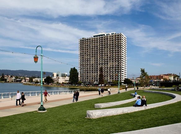 1200 Lakeshore Apartments - Oakland, CA