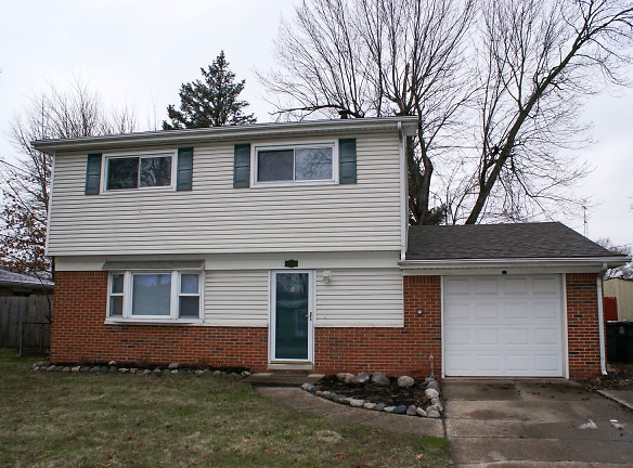 6742 South Ave - Holland, OH
