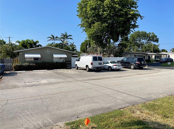 225 NW 23rd St #1-4 - Wilton Manors, FL