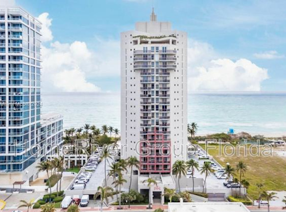 6767 Collins Ave - Miami, FL