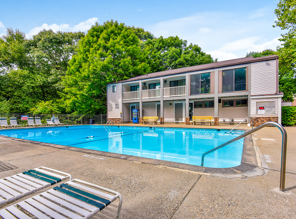 Peppertree Apartments - Groton, CT