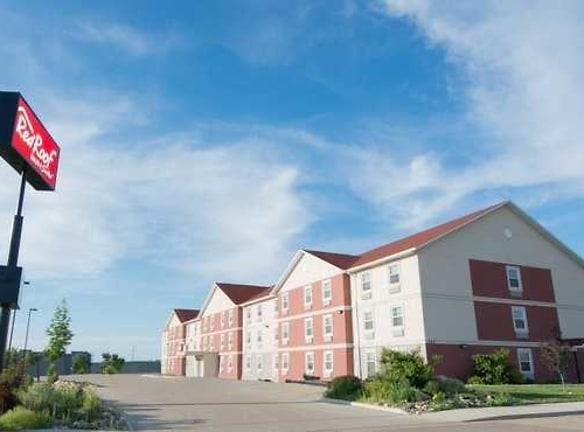 Red Roof Inn & Suites - Dickinson, ND
