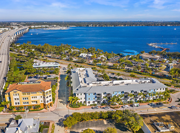 Azul Luxury Residences Apartments - Stuart, FL