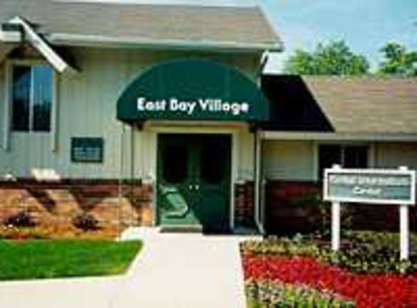 East Bay Village - Essexville, MI