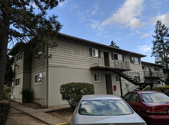 Country Pines Apartments - Portland, OR