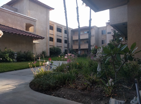 Hawaiian Oaks Terrace Apartments - Hawaiian Gardens, CA