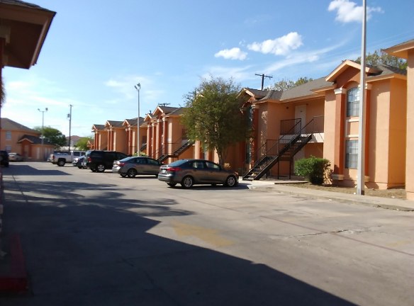 North Village Apartments - Laredo, TX