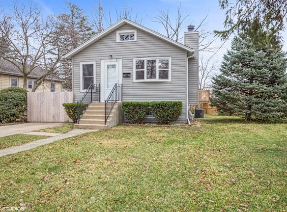 651 S Oakland Ave - Villa Park, IL