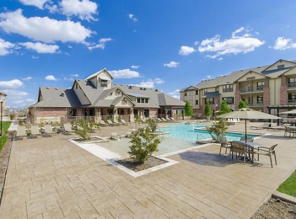 Platinum Castle Hills Apartments - The Colony, TX