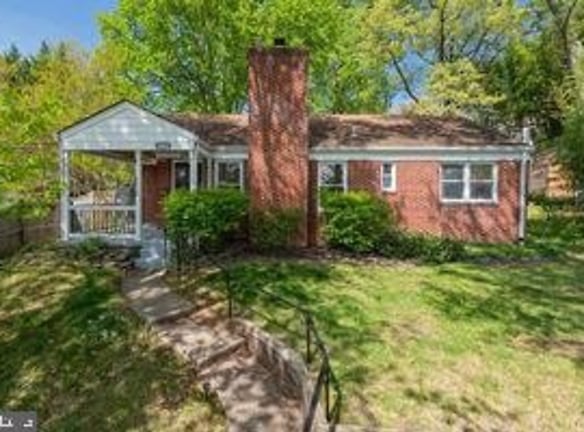 8413 Spencer Ct - Chevy Chase, MD