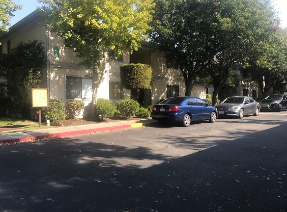 Amberwood Garden Apartments - Hayward, CA