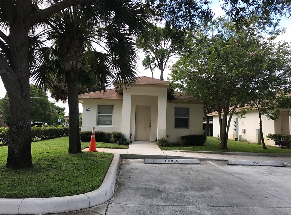 Roan Lane Apartments - West Palm Beach, FL