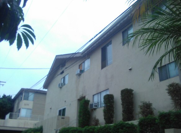 Crestview Apartments - Signal Hill, CA