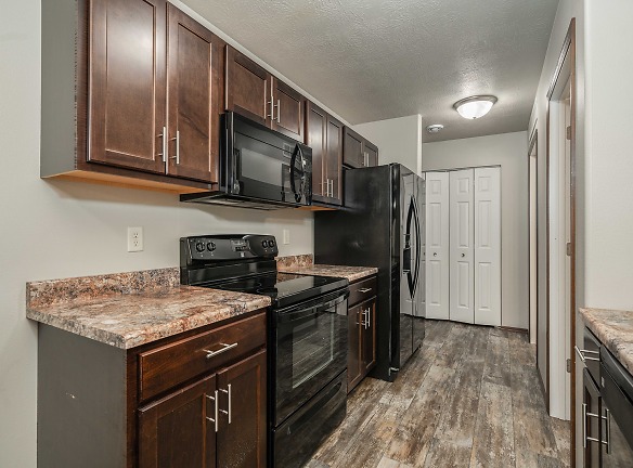 Beal Townhomes Apartments - Sioux Falls, SD