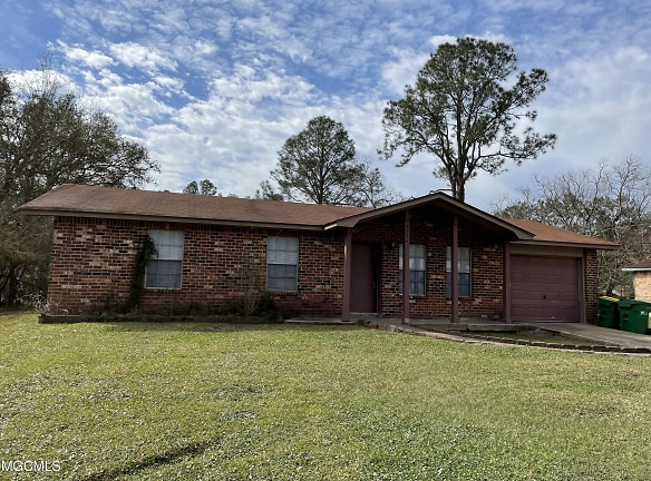 4230 Mimosa Dr - Moss Point, MS