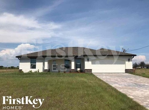 1249 NW 33rd Pl - Cape Coral, FL