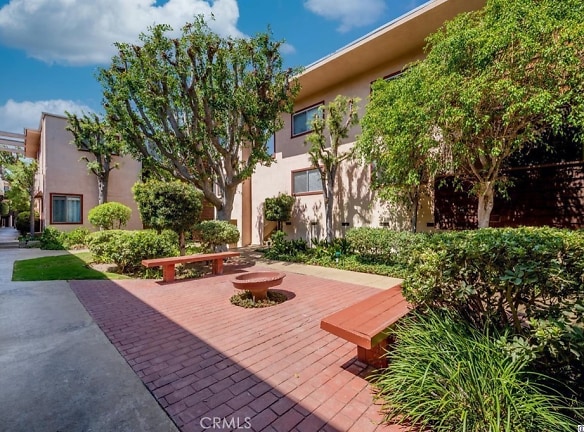 5403 Newcastle Ave #22 - Los Angeles, CA