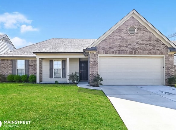 8770 Smith Ranch Dr - Southaven, MS
