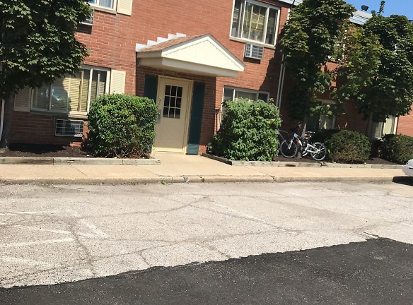 Concord House Apartments - Cleveland, OH