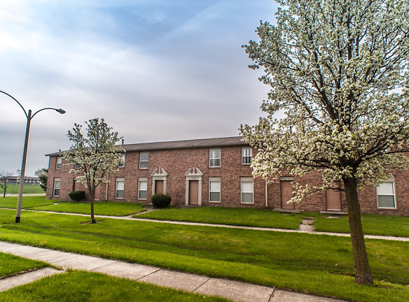 River Pointe Townhomes - Fort Wayne, IN