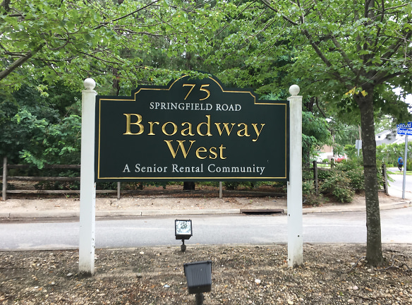 Broadway West Apartments - Brentwood, NY