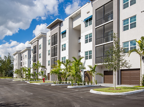 Cottonwood West Palm Apartments - West Palm Beach, FL