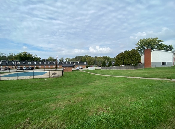 Woodland Springs Apartments - Bloomington, IN