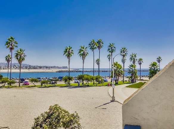 2645 Ocean Front Walk - San Diego, CA