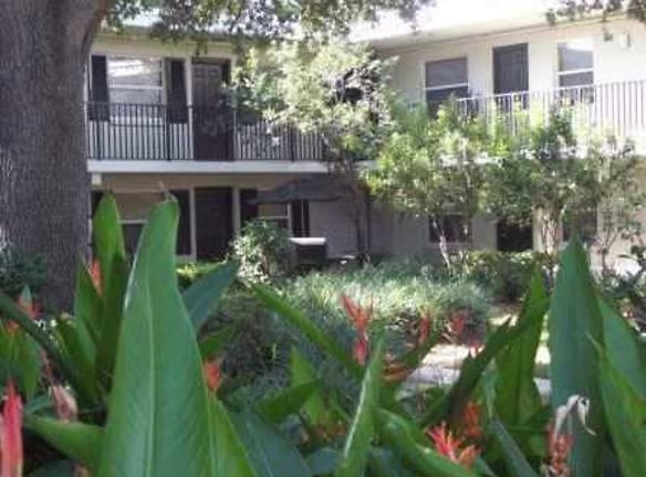 The Oaks On Azeele Apartment Homes - Tampa, FL
