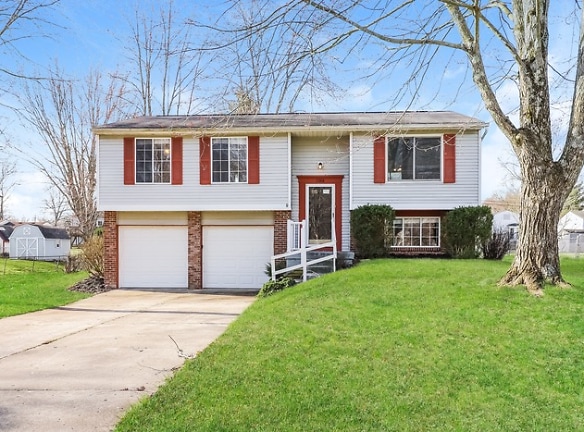 1369 Cottonwood Dr - Milford, OH
