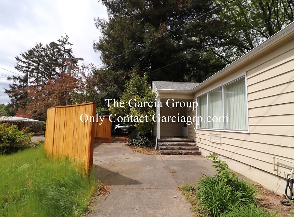 8805 SW Willow Ln - Portland, OR