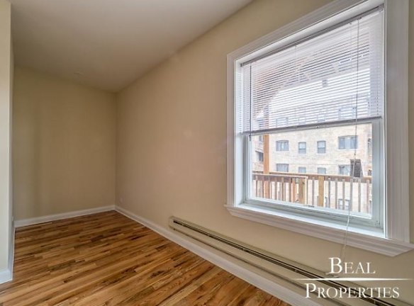4425 N Wolcott Ave - Chicago, IL