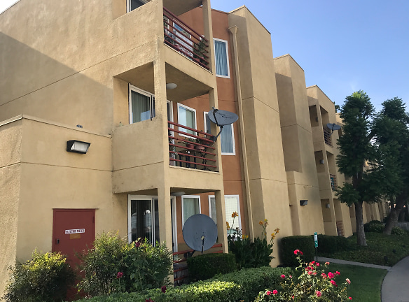 Burns Manor Apartments - Sunland, CA