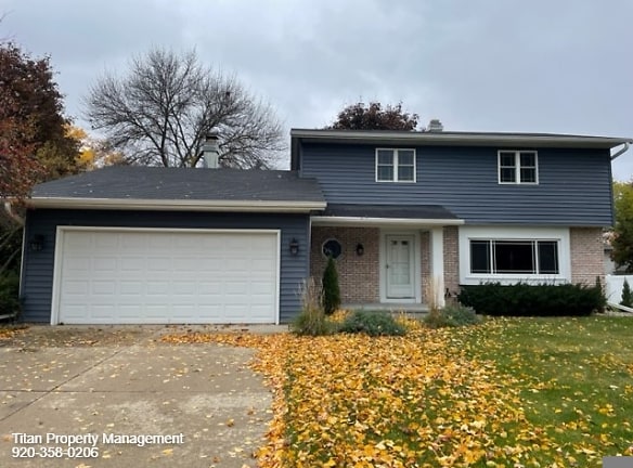 1223 Skyview Dr - Neenah, WI