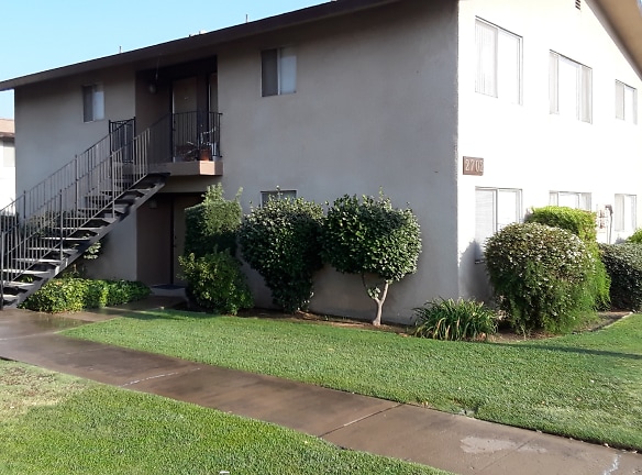 Highland View Court Apartments - Bakersfield, CA