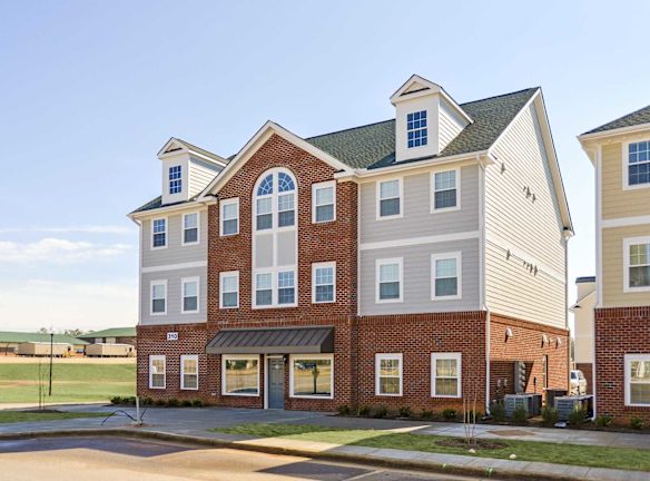 Riverwood Villas - 284 Gretzky Parkway - Clayton, NC Apartments for