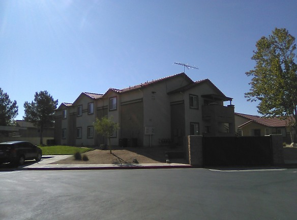 Avenida Crossing Apartments - Lancaster, CA