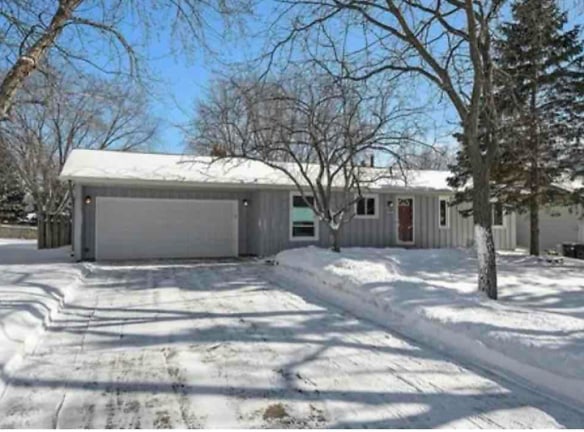 8605 Ivywood Ave S - Cottage Grove, MN