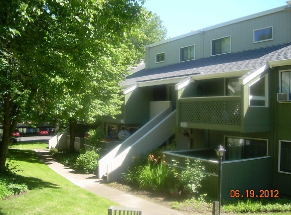 Commons At Redwood Creek Apartments - Beaverton, OR