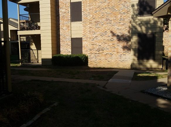 Azlewood Apartments - Azle, TX