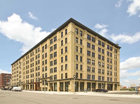 Brix Apartment Lofts - Milwaukee, WI